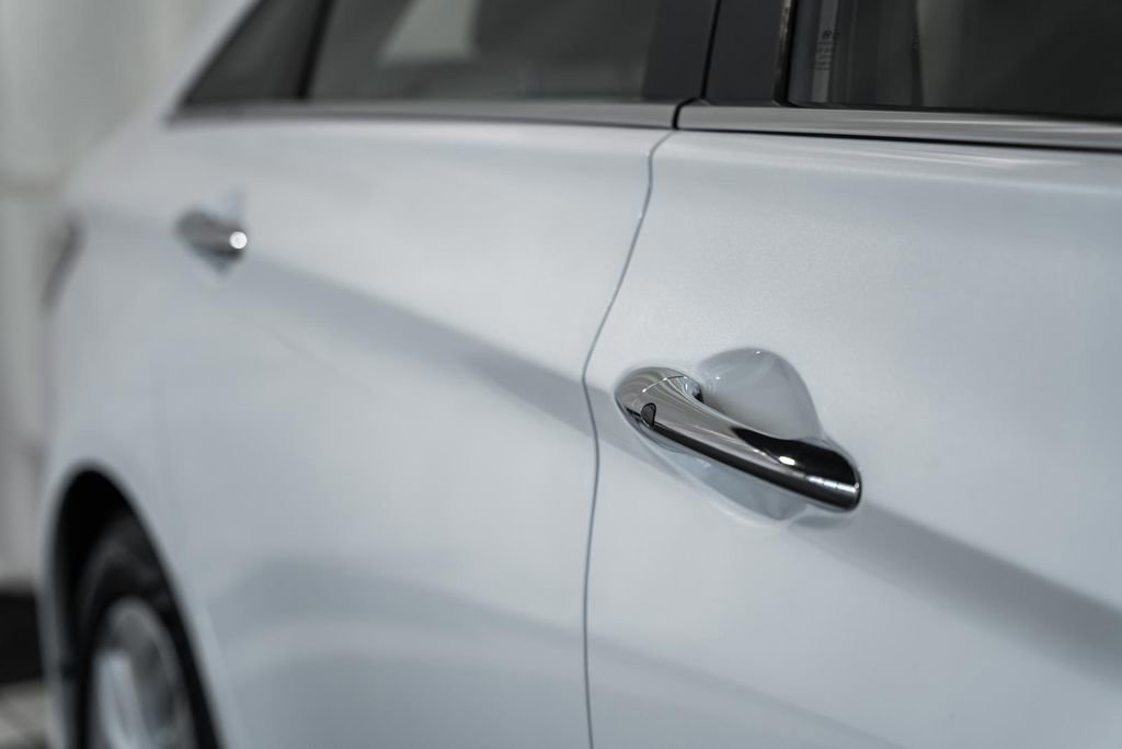 Used 2014 Hyundai Sonata Hybrid image 17