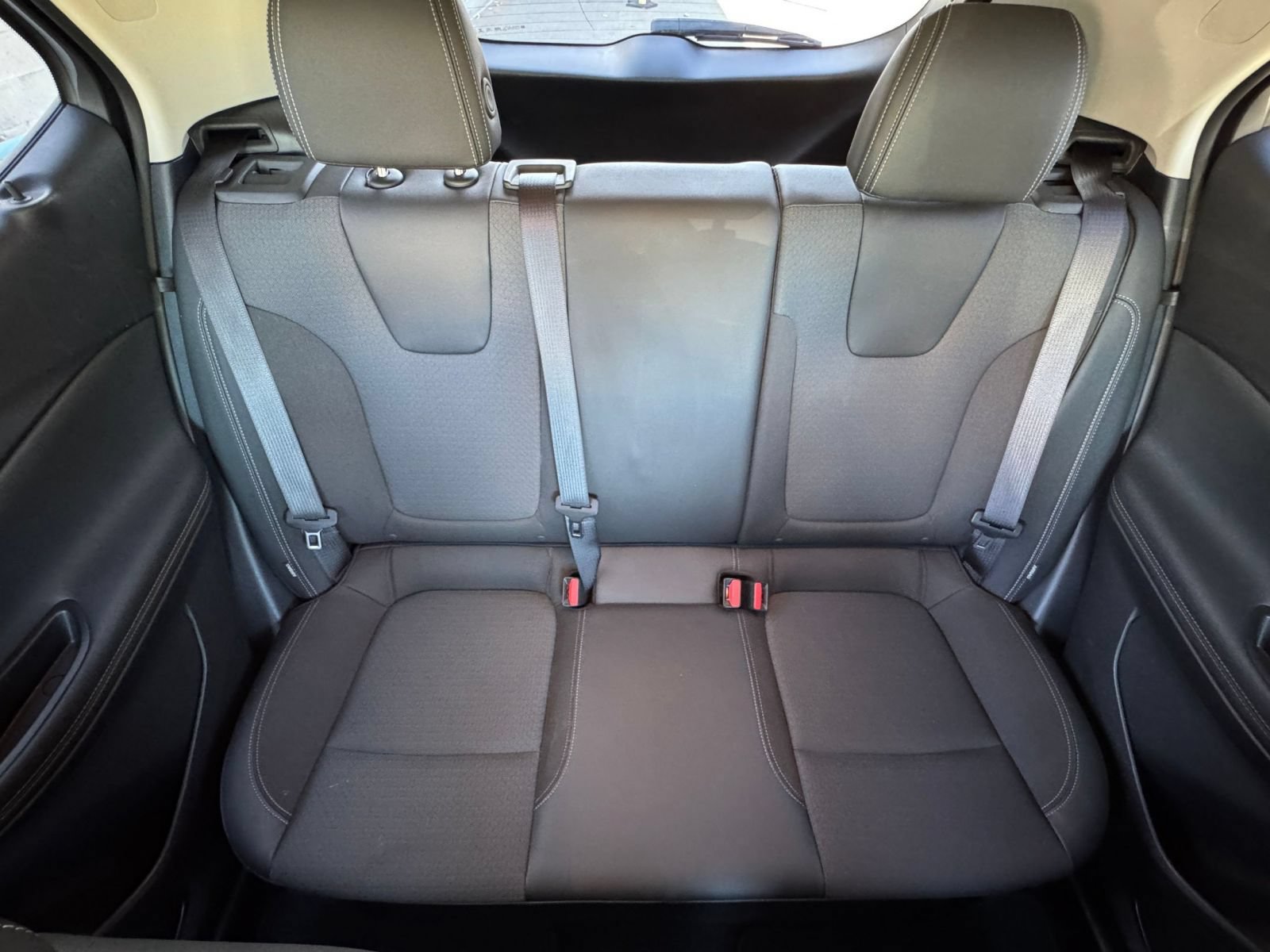 Used 2025 Buick Encore GX Preferred AWD/4WD image 38