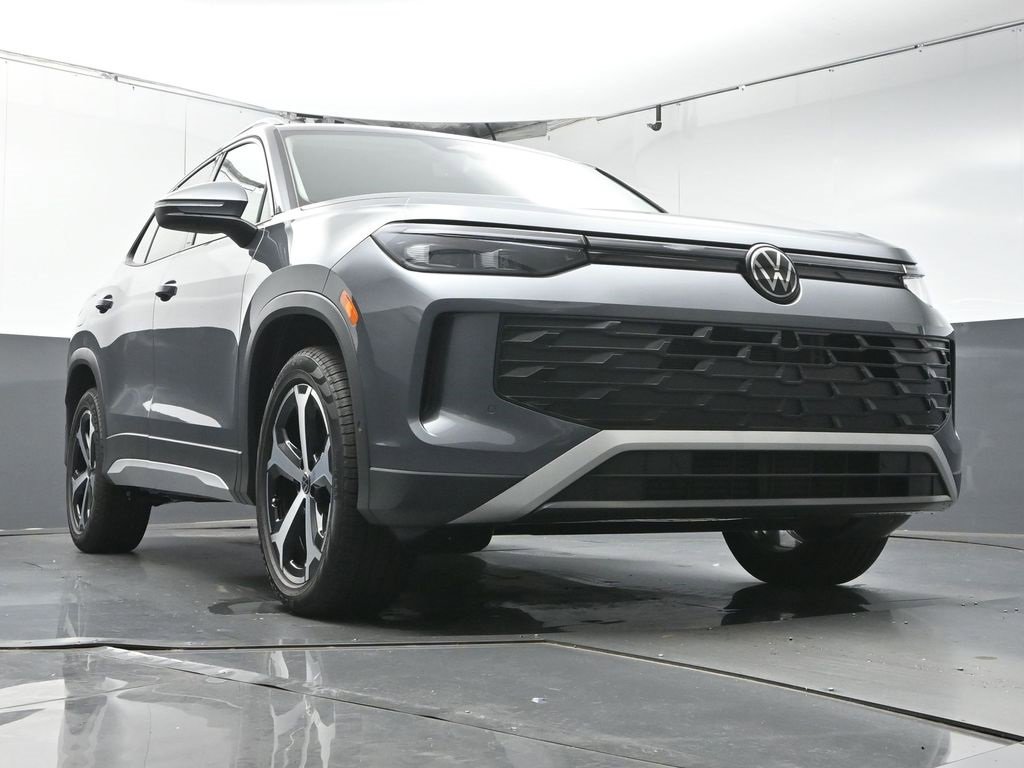New 2025 Volkswagen Tiguan SE image 37