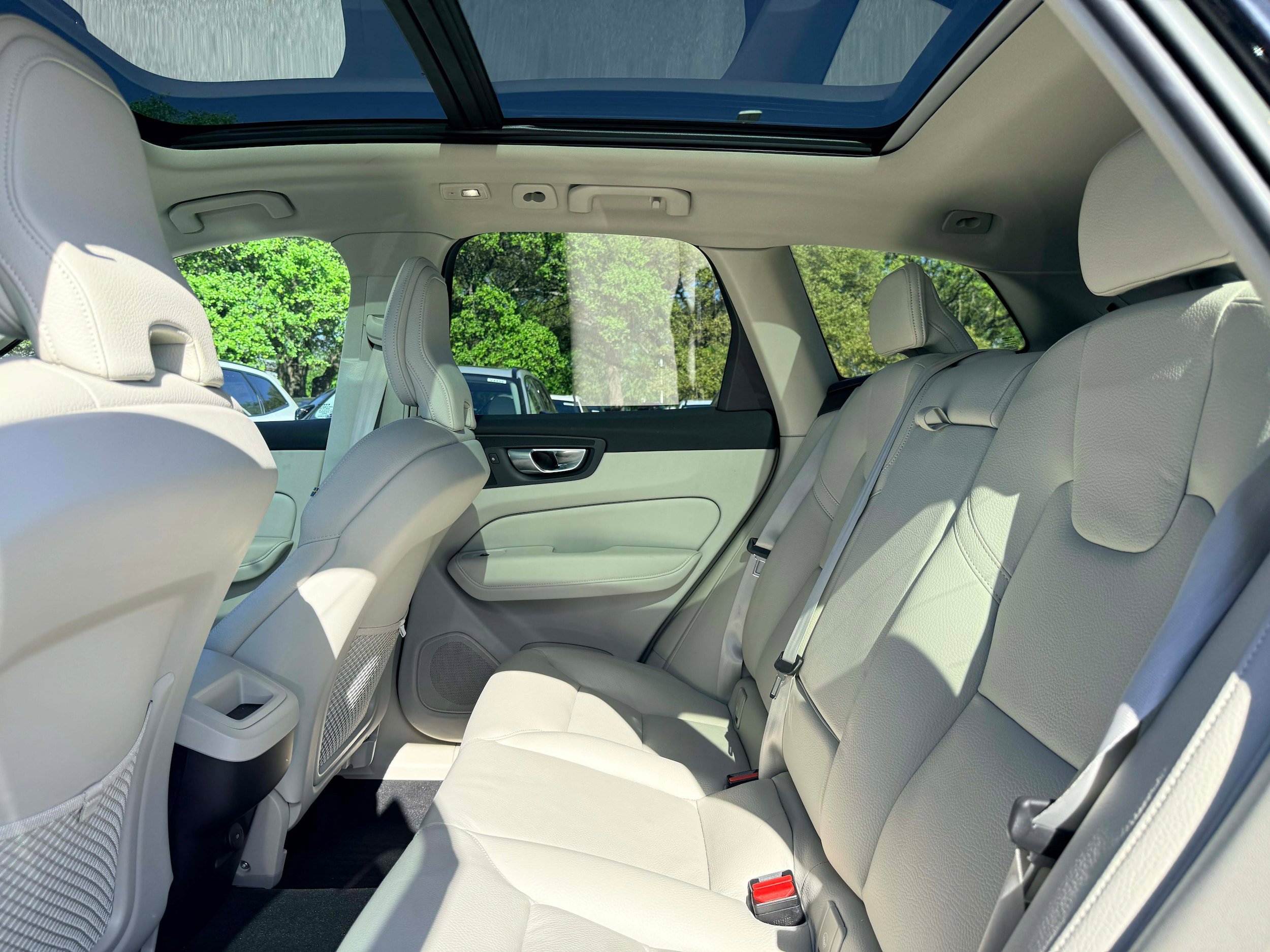 Certified 2023 Volvo XC60 B5 Plus w/ Climate Package image 12