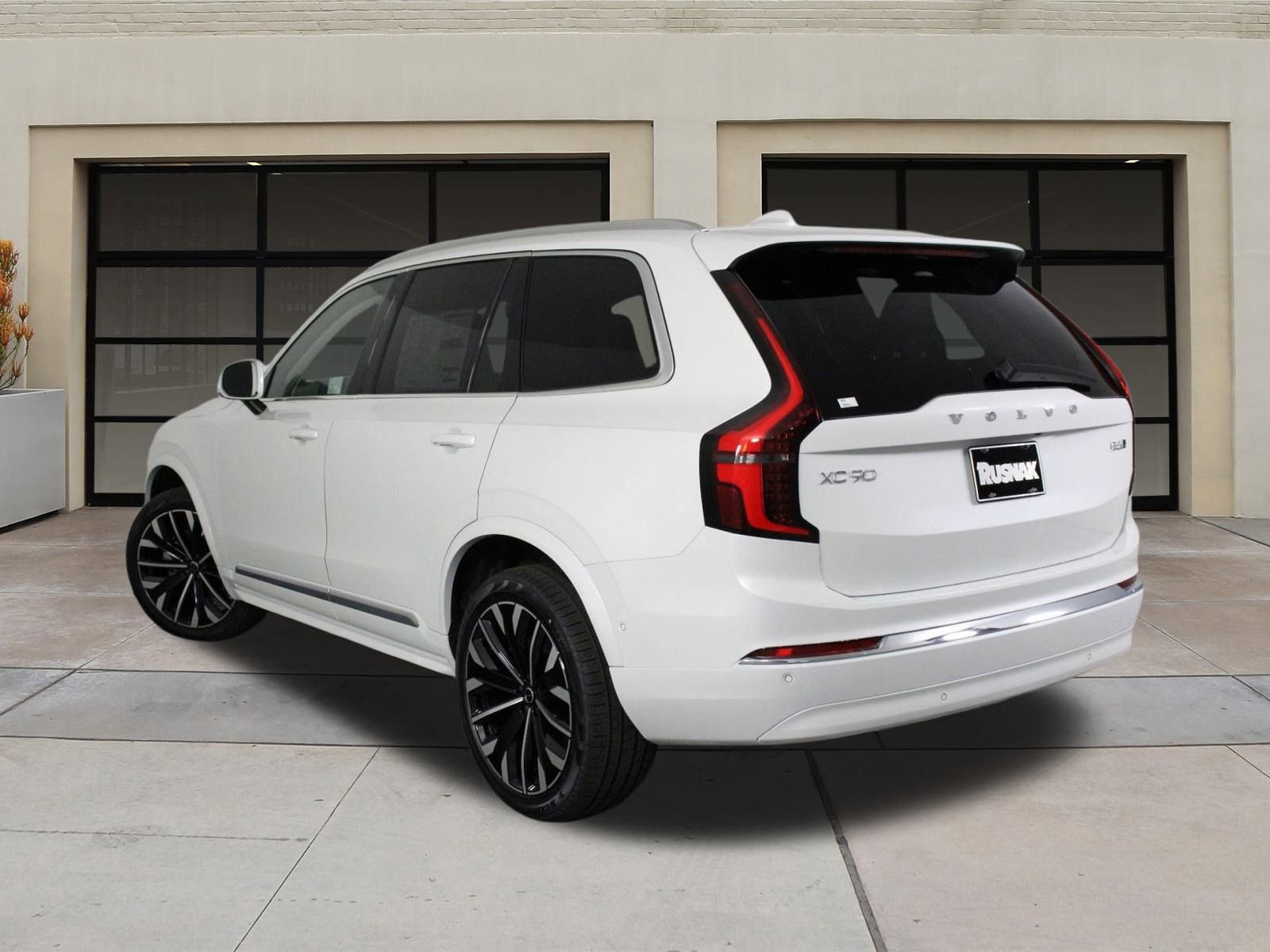 New 2025 Volvo XC90 B6 Plus image 3