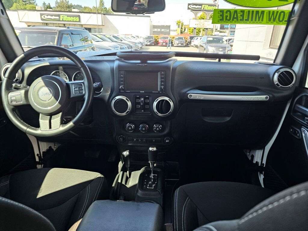 Used 2017 Jeep Wrangler Unlimited Sahara AWD/4WD image 12