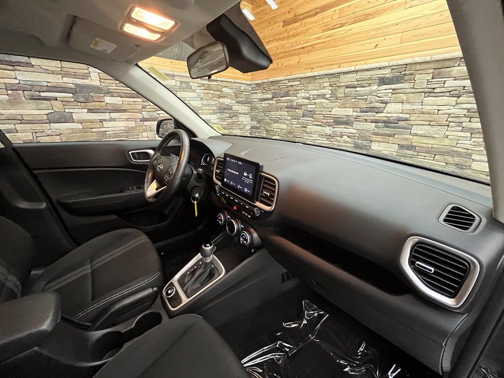 Certified 2023 Hyundai Venue SEL FWD image 21