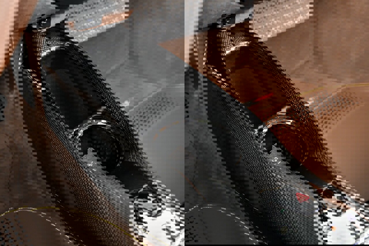 Used 2024 Ferrari SF90 Spider image 43