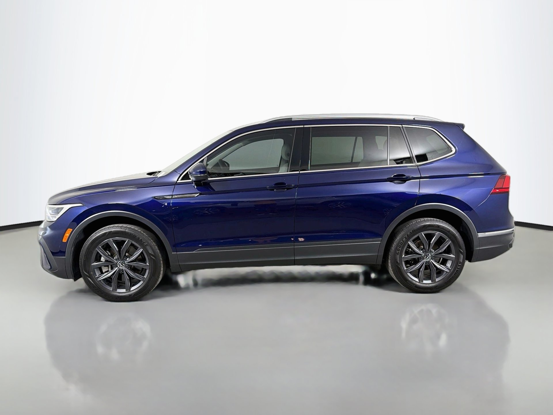 Used 2022 Volkswagen Tiguan SE FWD image 8