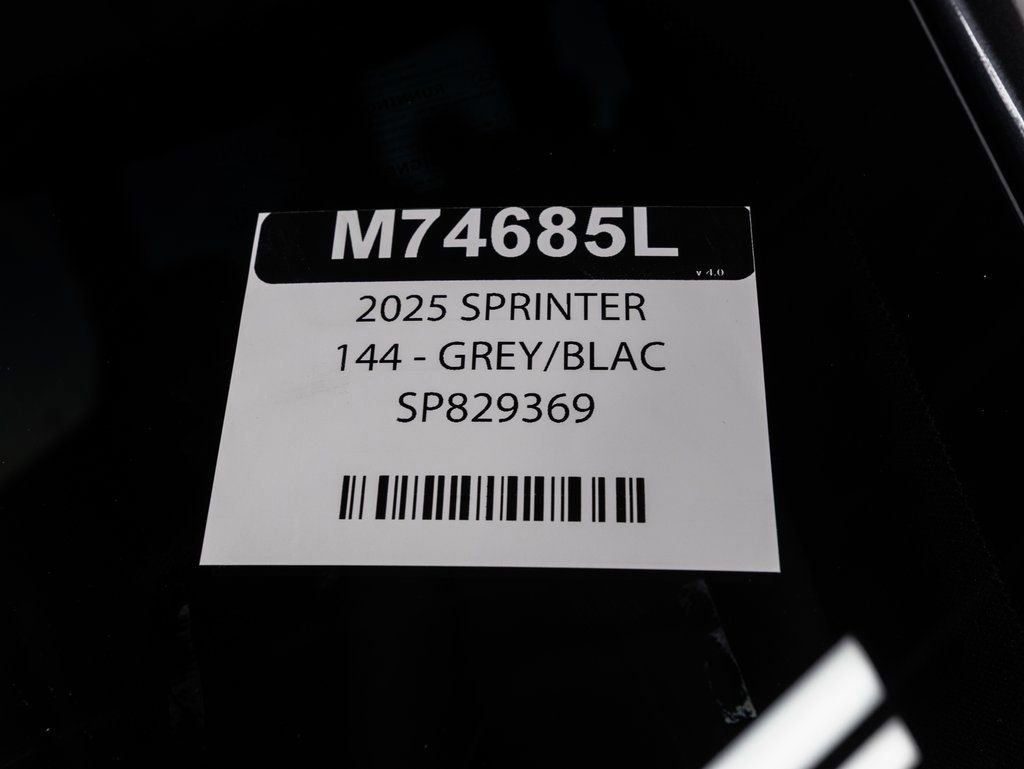 Used 2025 Mercedes-Benz Sprinter 2500 image 37