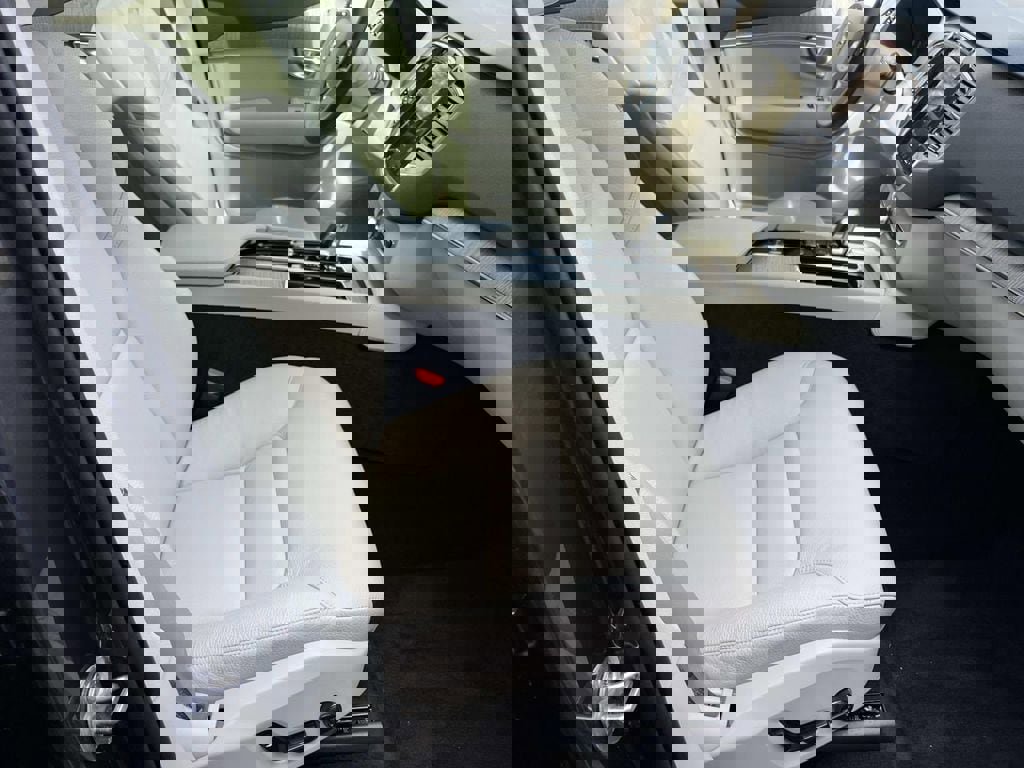 Certified 2024 Volvo XC90 B6 Plus w/ Protection Package image 24