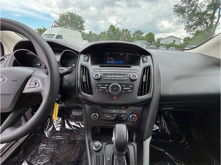 Used 2017 Ford Focus SE FWD image 11