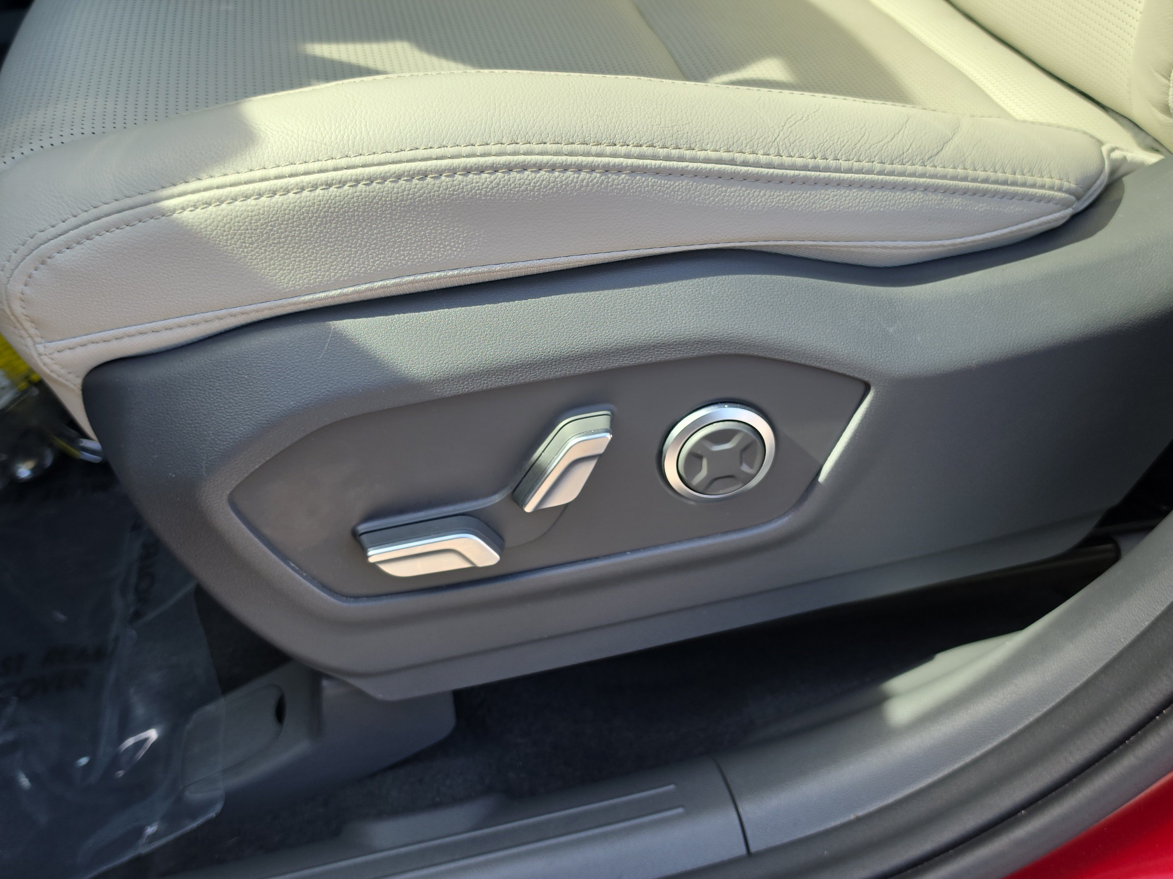 Used 2025 Hyundai Santa Fe Limited FWD image 22