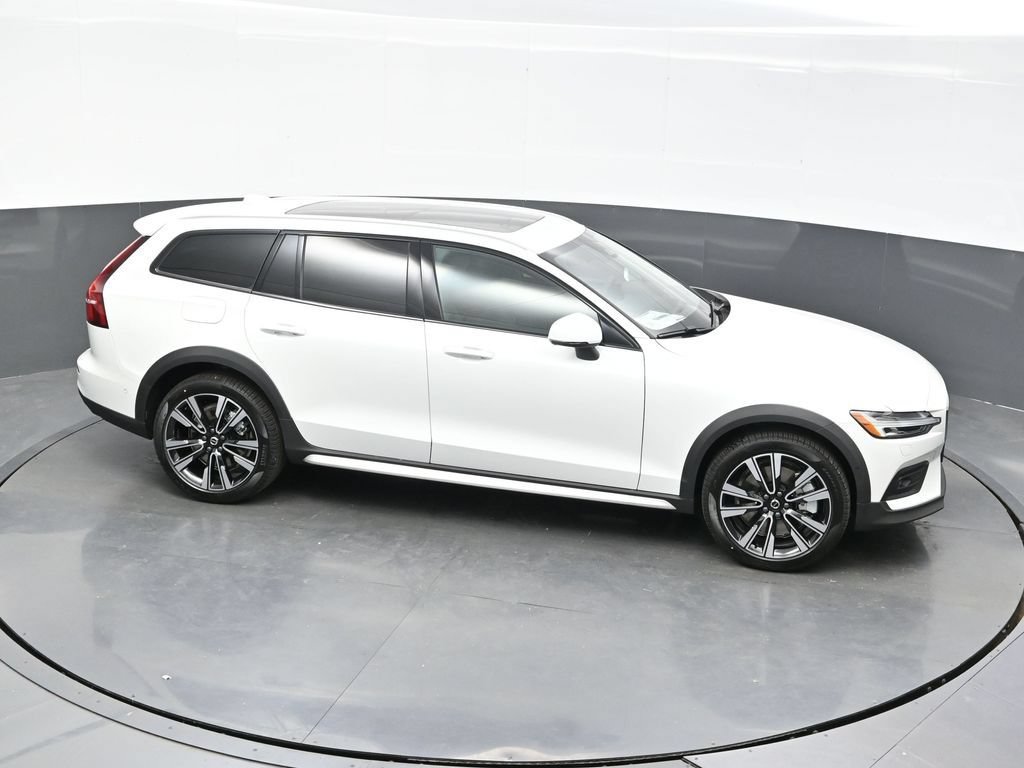 New 2026 Volvo V60 B5 Cross Country Ultra w/ Climate Package AWD/4WD image 38