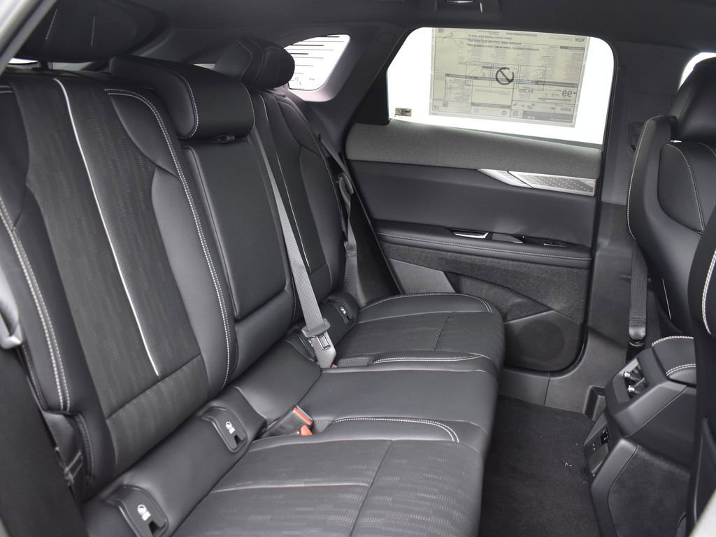 New 2026 Cadillac Optiq Sport 2 w/ LPO, Floor Liner Package image 31