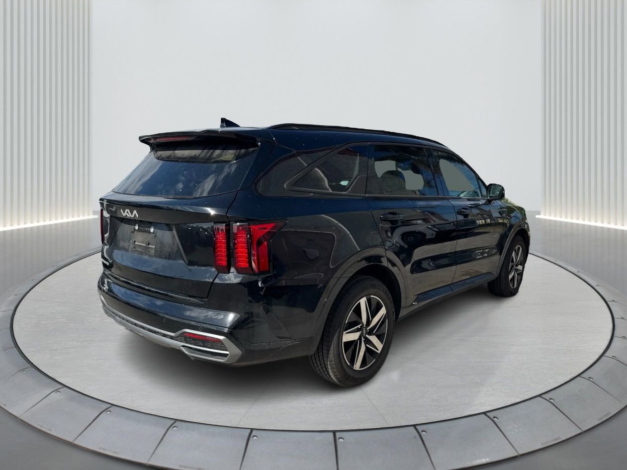 Used 2023 Kia Sorento S image 6