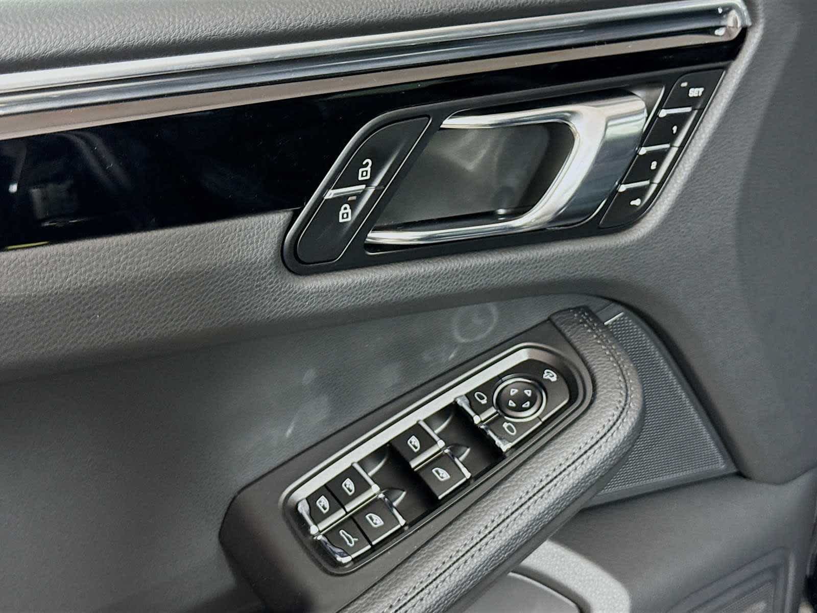 New 2025 Porsche Macan AWD/4WD image 43