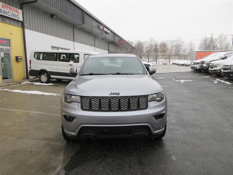 Used 2019 Jeep Grand Cherokee Altitude image 10