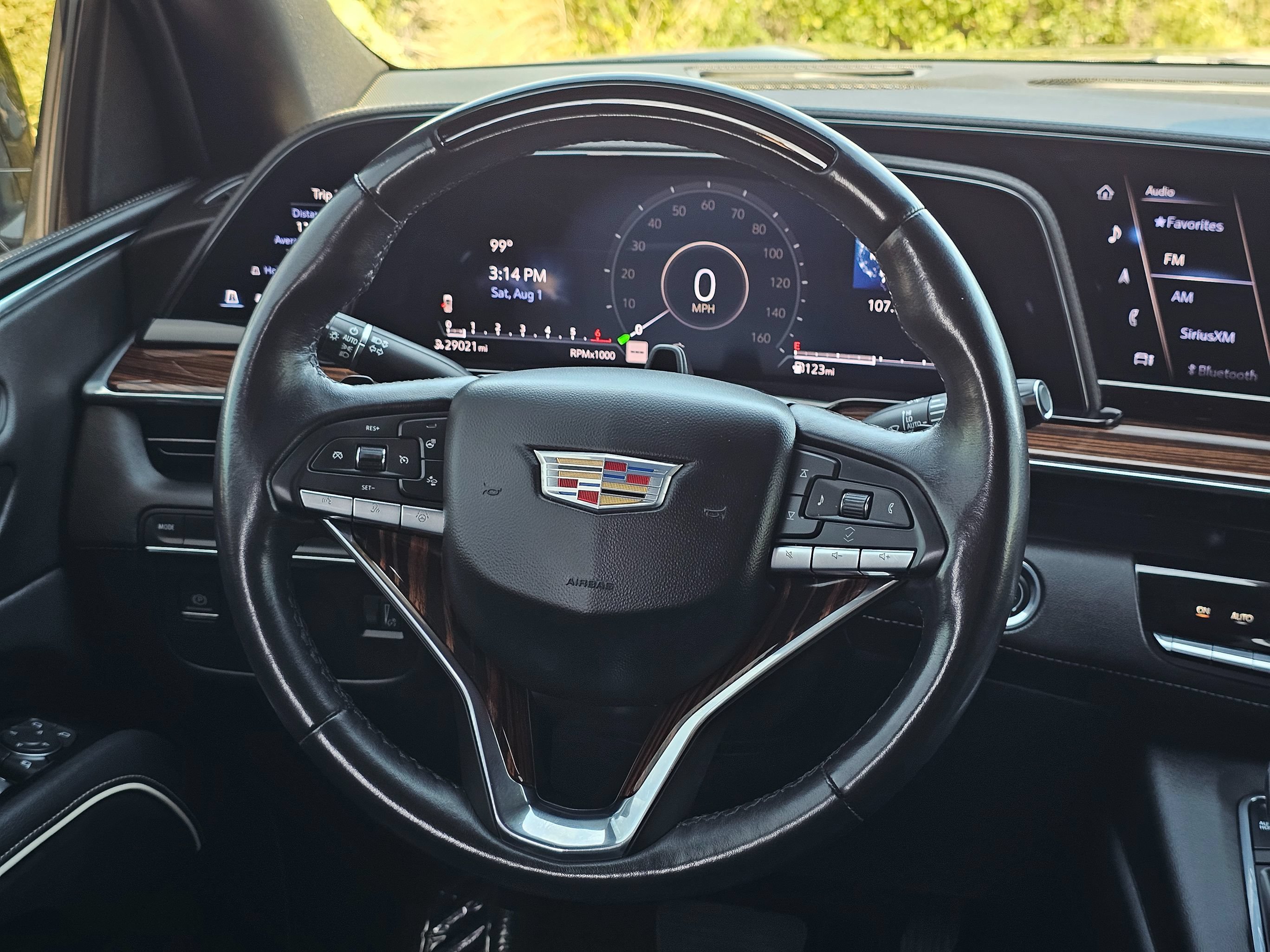 Used 2023 Cadillac Escalade Premium Luxury RWD image 33