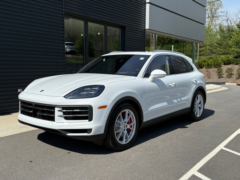 Certified 2025 Porsche Cayenne S image 1