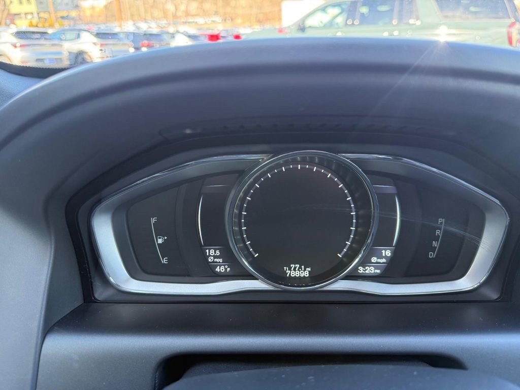 Used 2016 Volvo XC60 T6 R-Design image 23