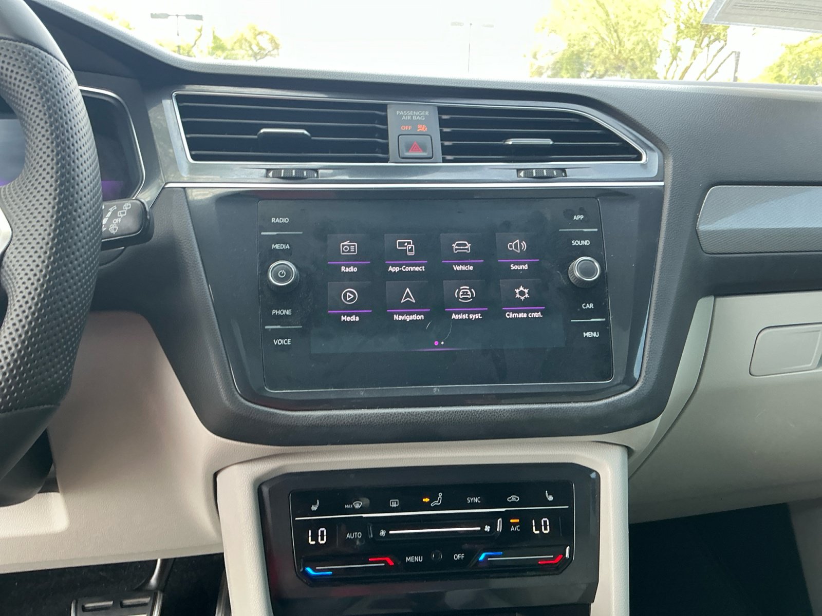 Used 2022 Volkswagen Tiguan SE R-Line FWD image 12