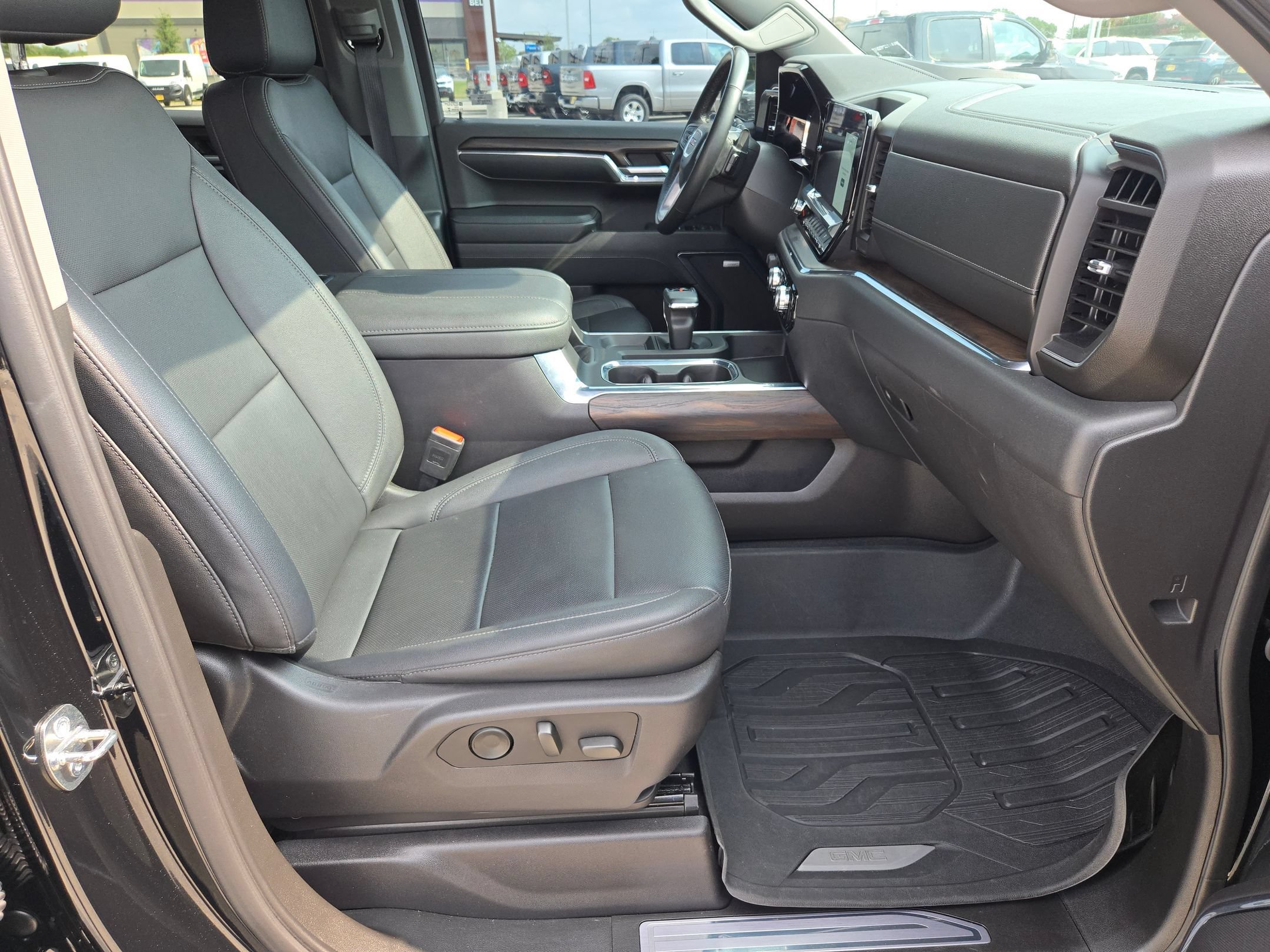 Used 2024 GMC Sierra 1500 SLT RWD image 27