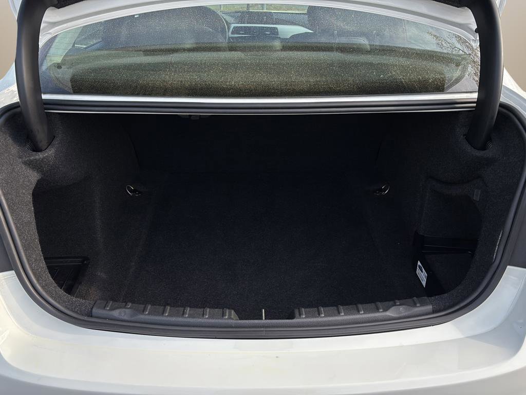 Used 2017 BMW 320i Sedan w/ Driver Assistance Package image 13