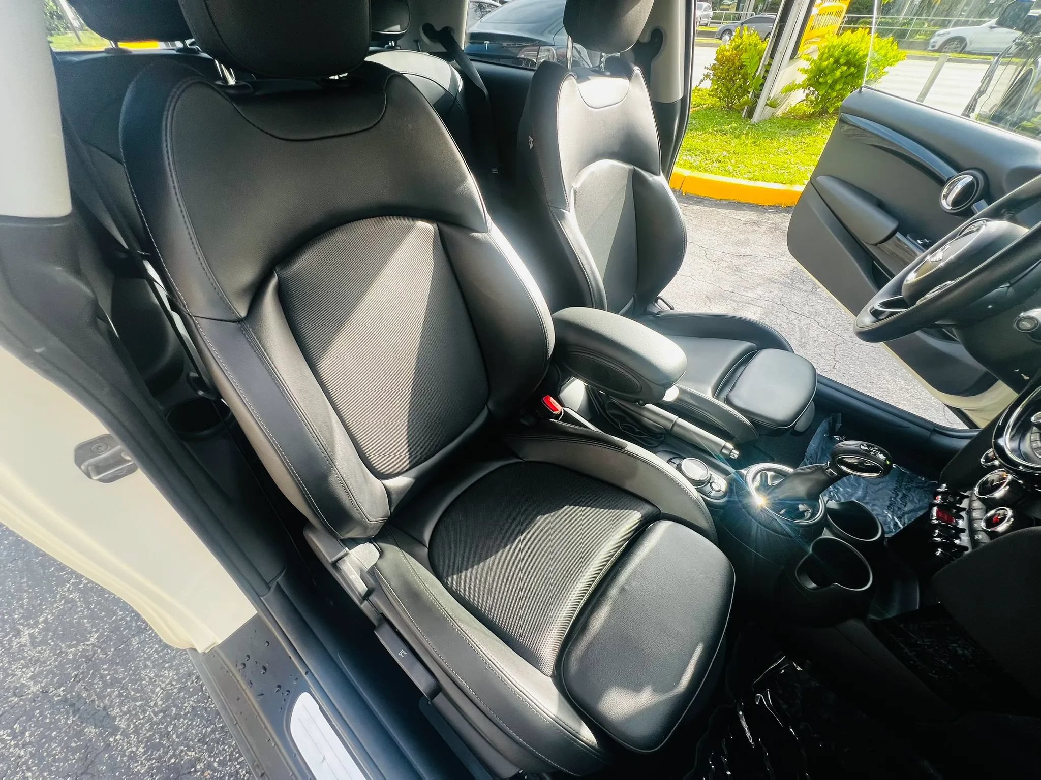 Used 2015 MINI Cooper S w/ Park Assistant Package FWD image 18