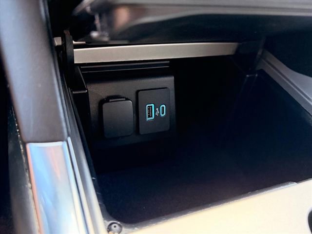 Used 2021 Ford Explorer XLT w/ Equipment Group 202A image 25