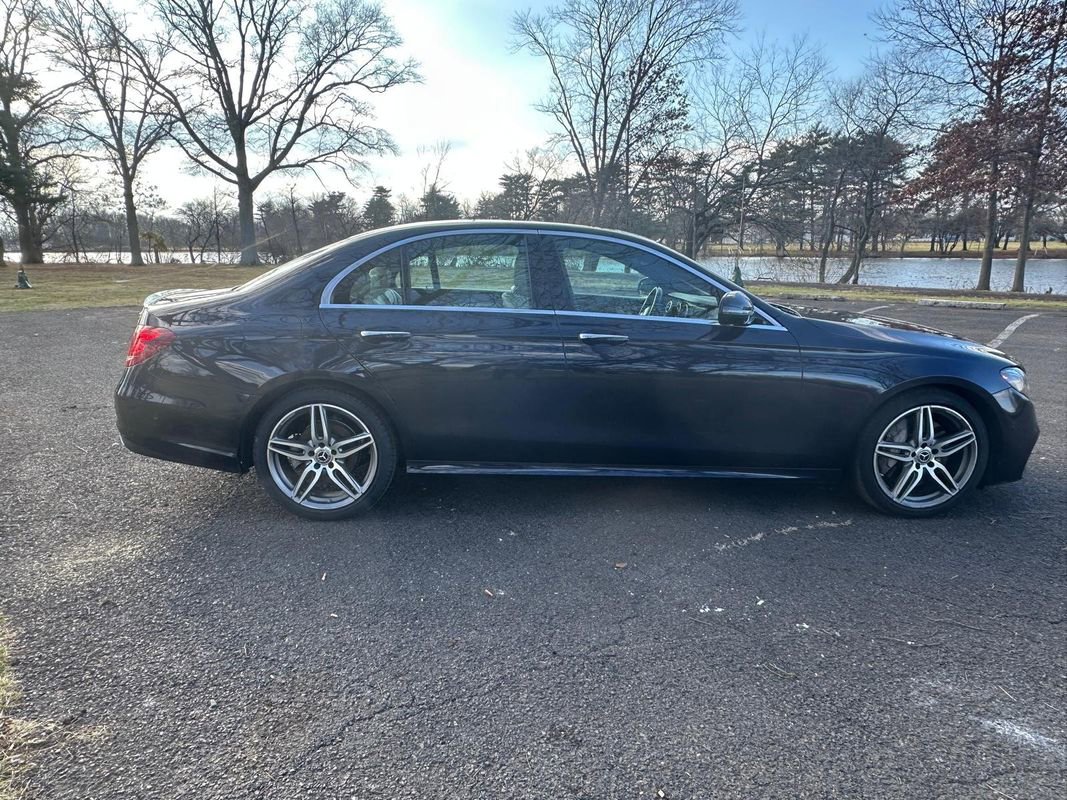 Used 2019 Mercedes-Benz E 300 4MATIC w/ Premium 1 Package image 4