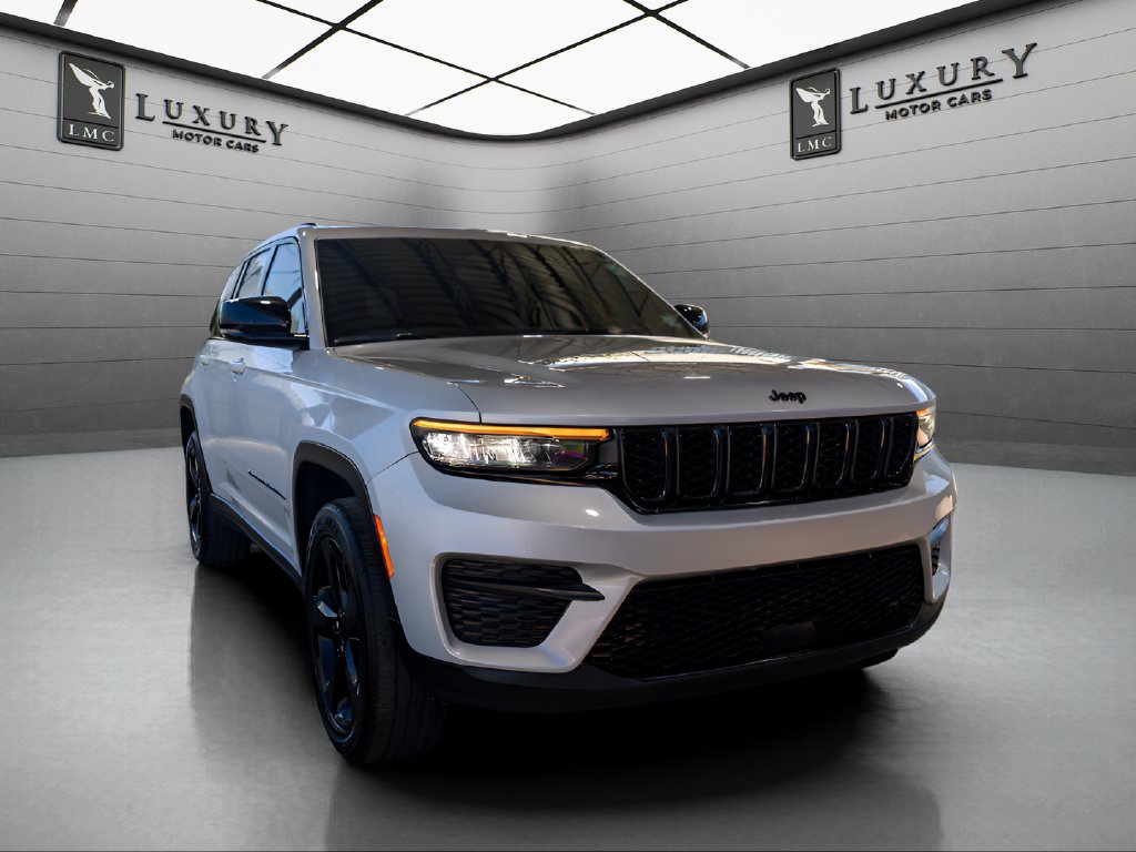 Used 2023 Jeep Grand Cherokee Altitude