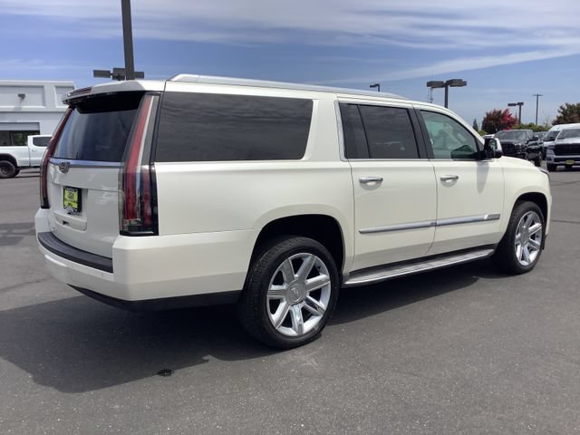 Used 2015 Cadillac Escalade ESV Luxury RWD image 33