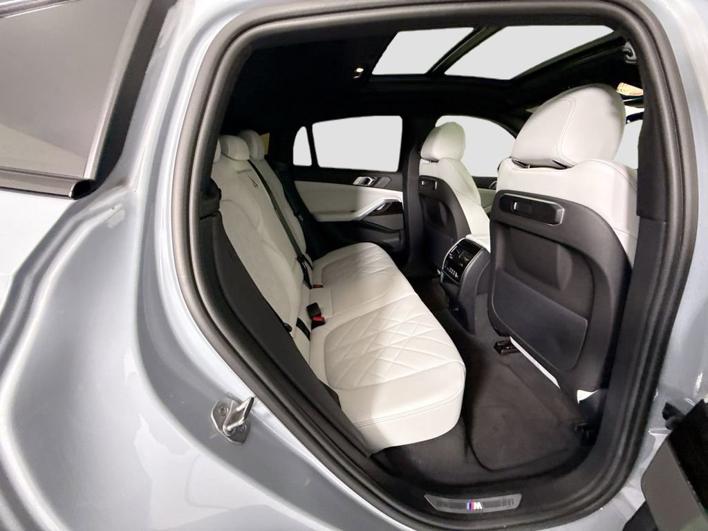 Used 2024 BMW X6 xDrive40i w/ Premium Package image 23