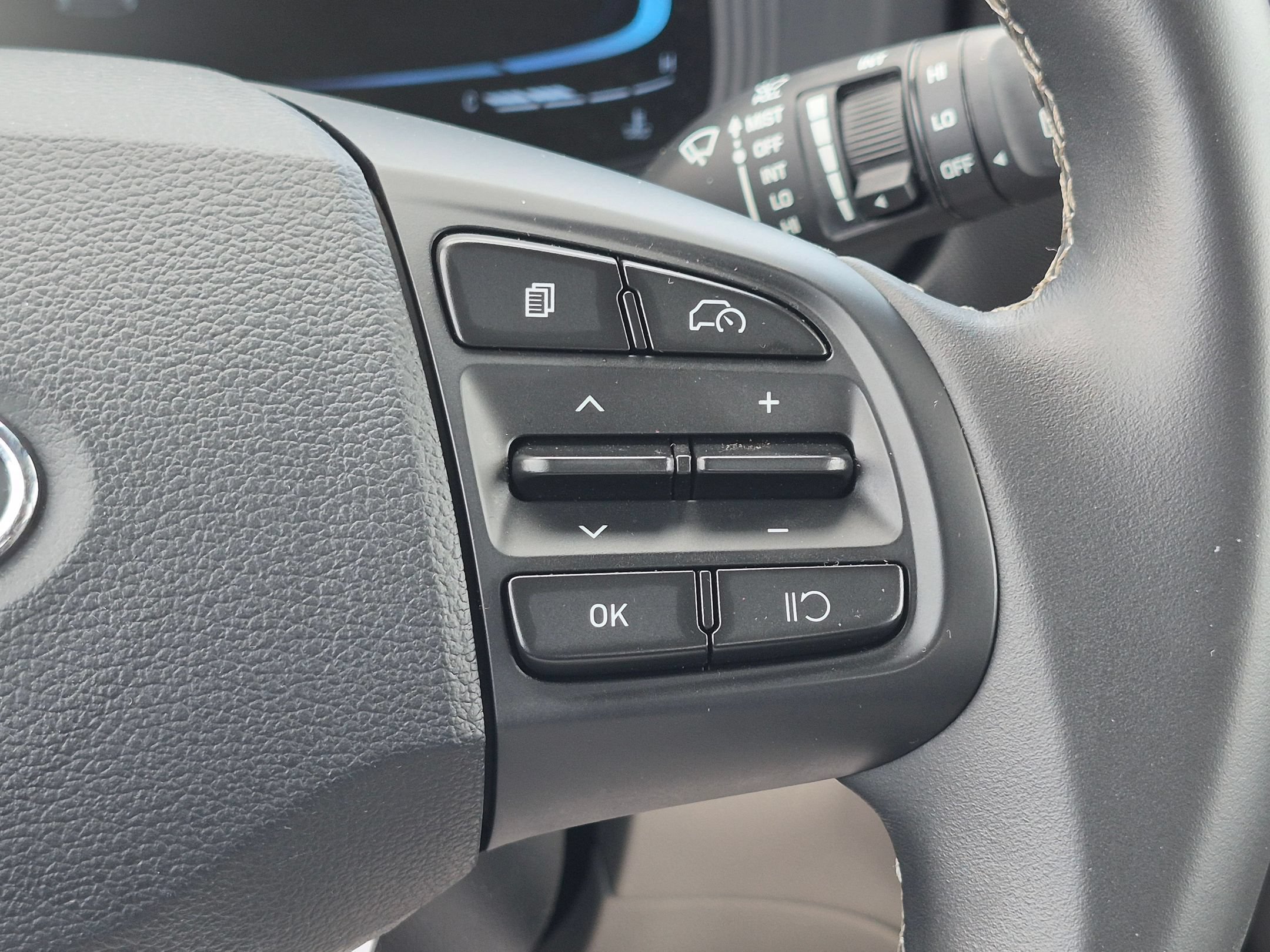 Used 2025 Hyundai Venue SEL FWD image 19