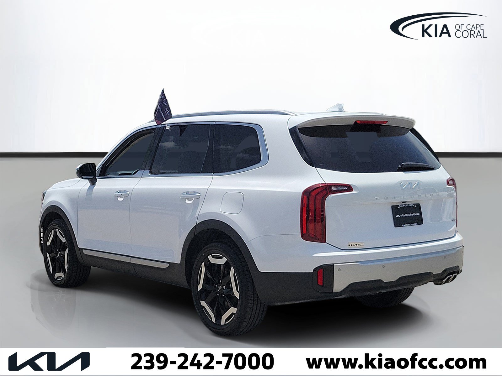 Certified 2024 Kia Telluride S w/ S Sunroof Package AWD/4WD image 4
