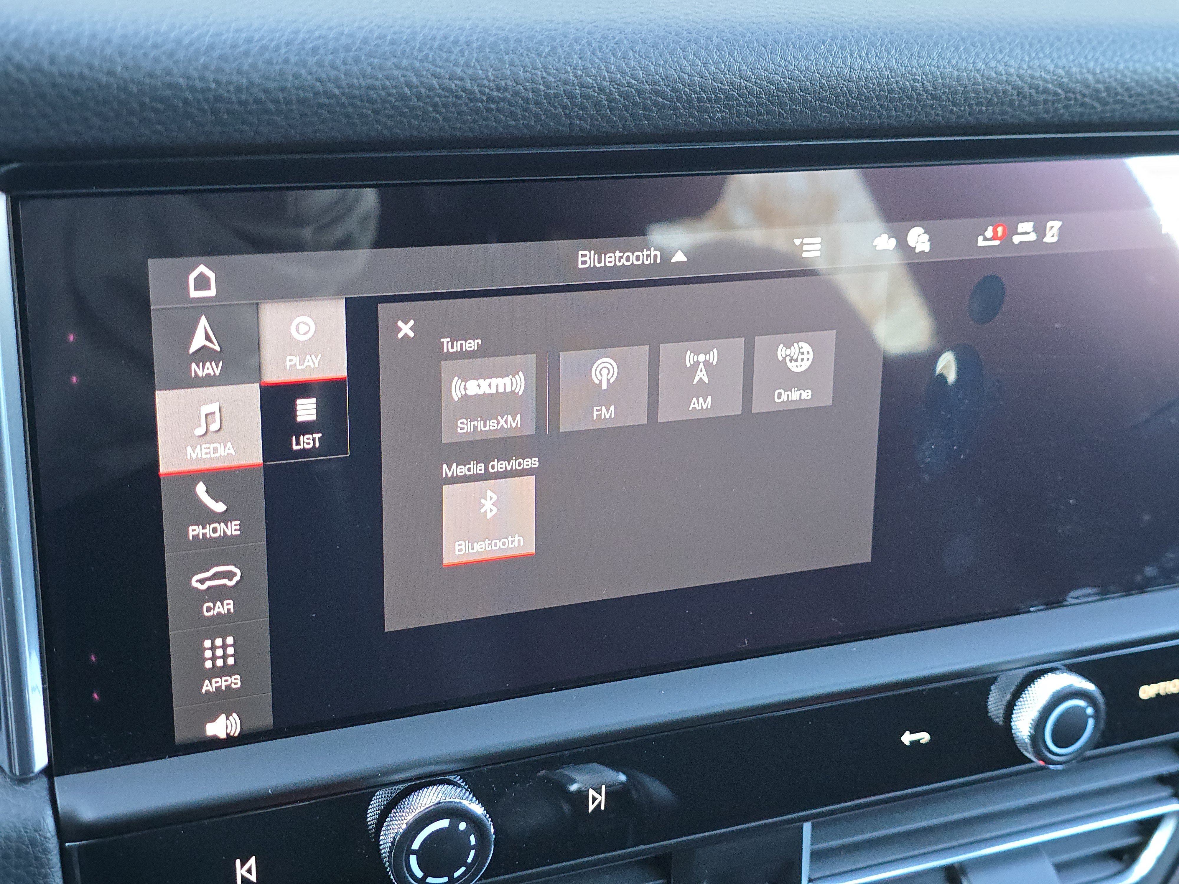 Certified 2025 Porsche Macan AWD/4WD image 24