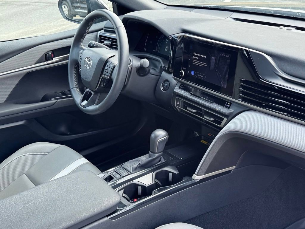 Used 2025 Toyota Camry SE FWD image 11