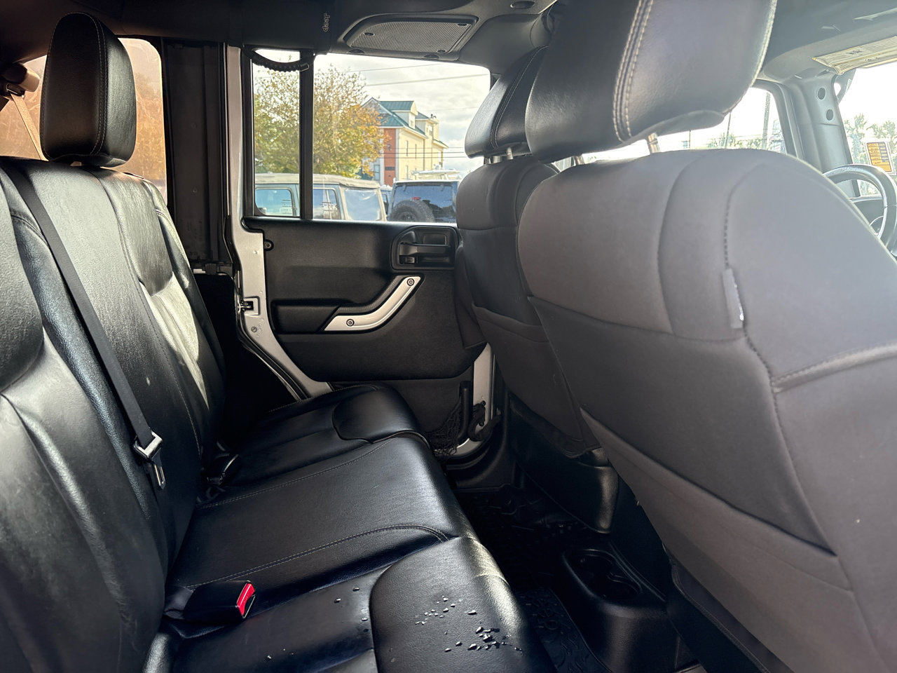 Used 2016 Jeep Wrangler Unlimited Rubicon image 10