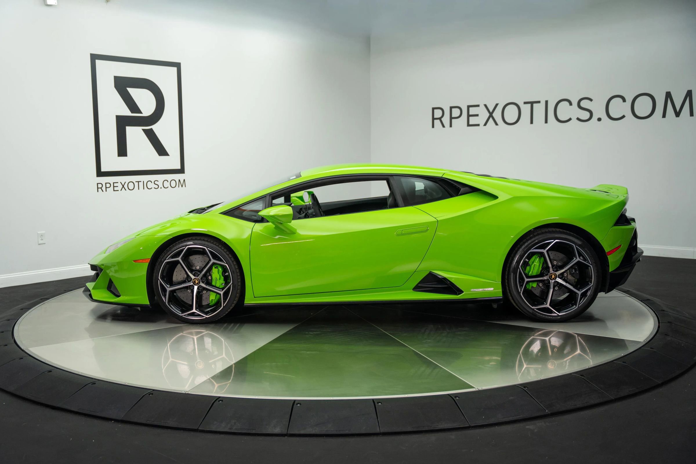Used 2020 Lamborghini Huracan EVO image 6