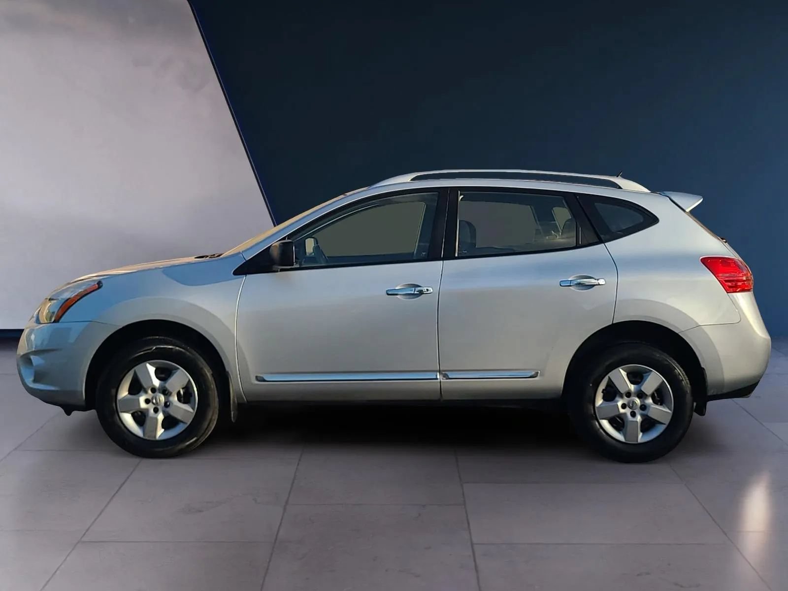 Used 2014 Nissan Rogue S w/ Convenience Package FWD image 2