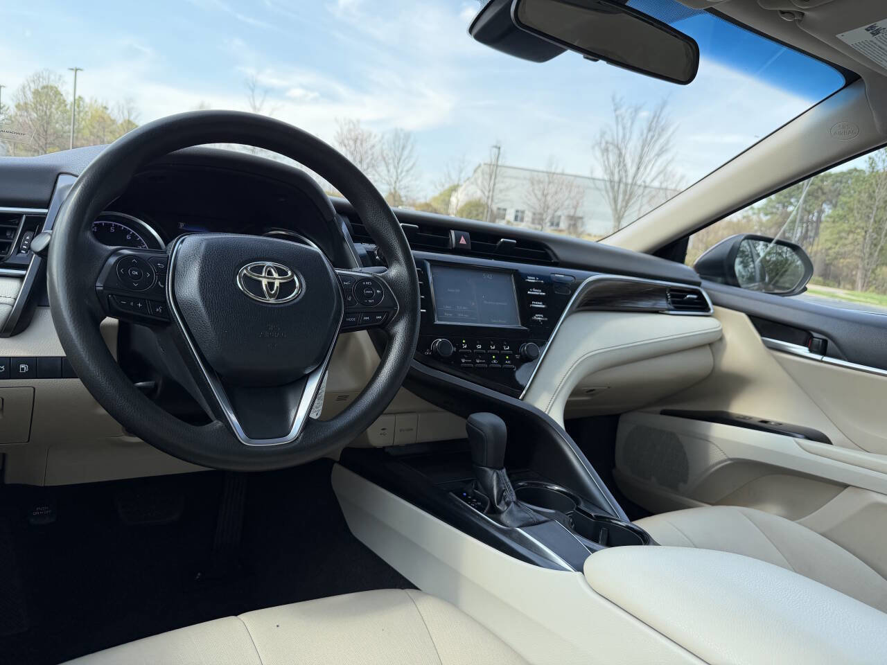 Used 2018 Toyota Camry LE image 23