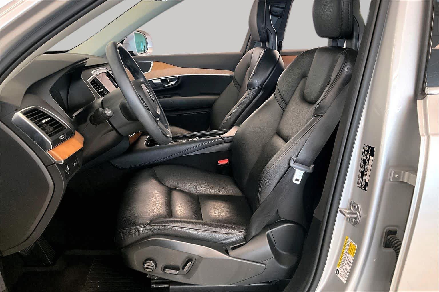 Used 2022 Volvo XC90 T5 Momentum w/ Climate Package FWD image 7