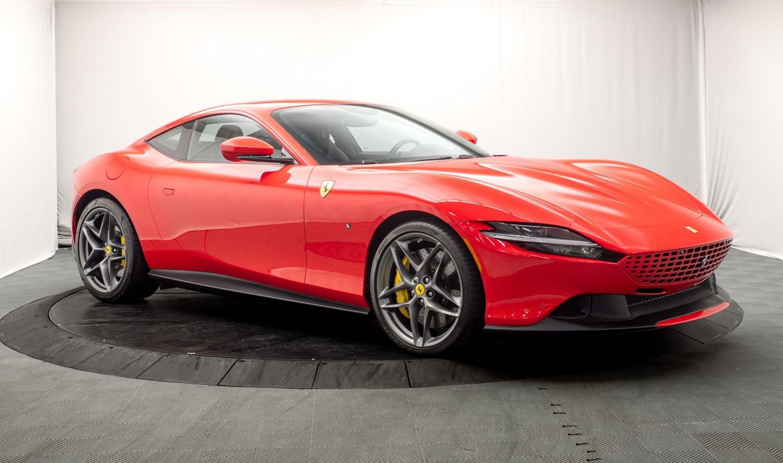 Used 2022 Ferrari Roma RWD image 9