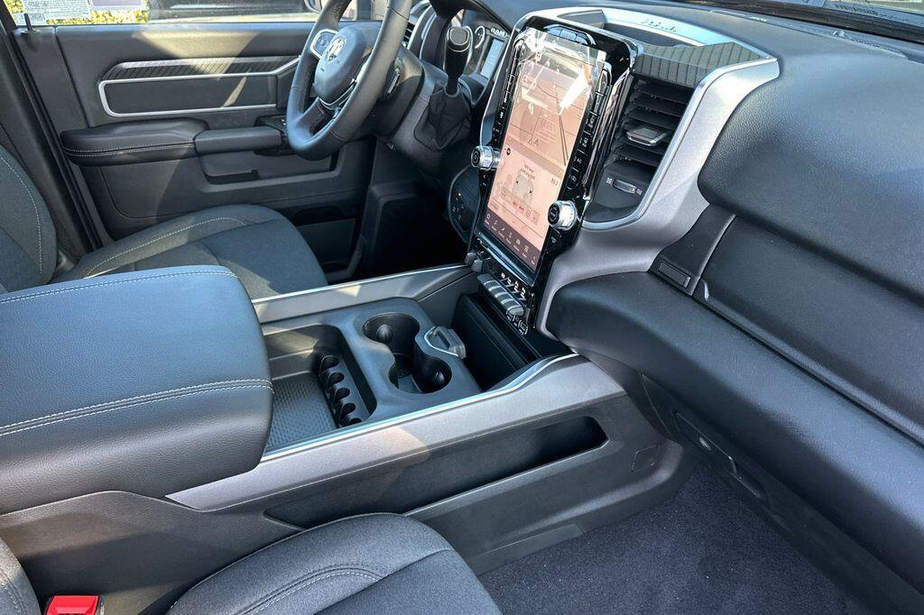 New 2026 RAM 2500 Big Horn AWD/4WD image 14