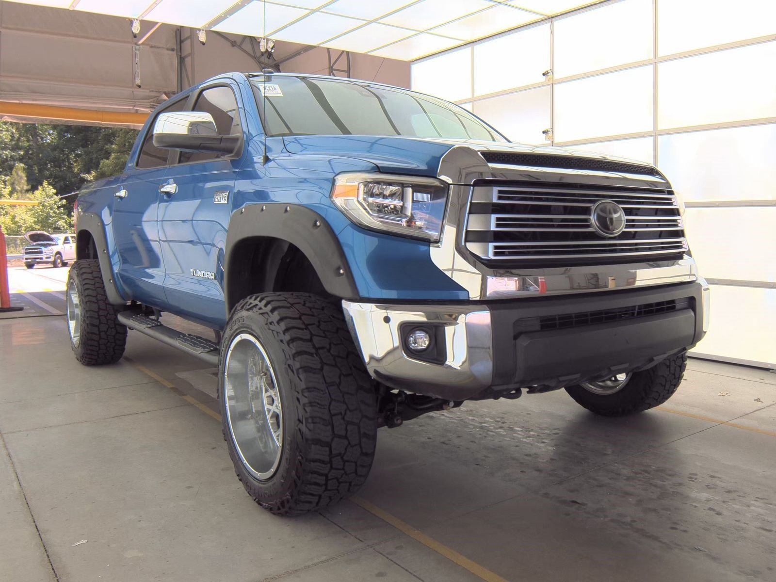 Used 2018 Toyota Tundra Limited w/ Limited Premium Package AWD/4WD image 4