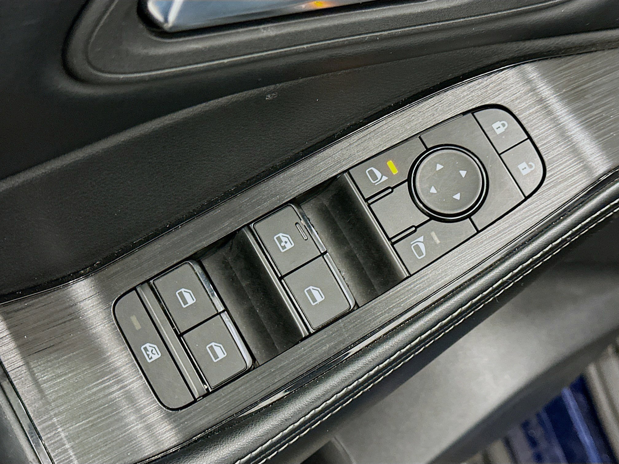 Used 2025 Nissan Rogue SV AWD/4WD image 15