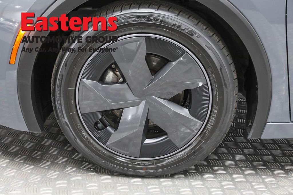 Used 2024 Toyota Prius LE image 31