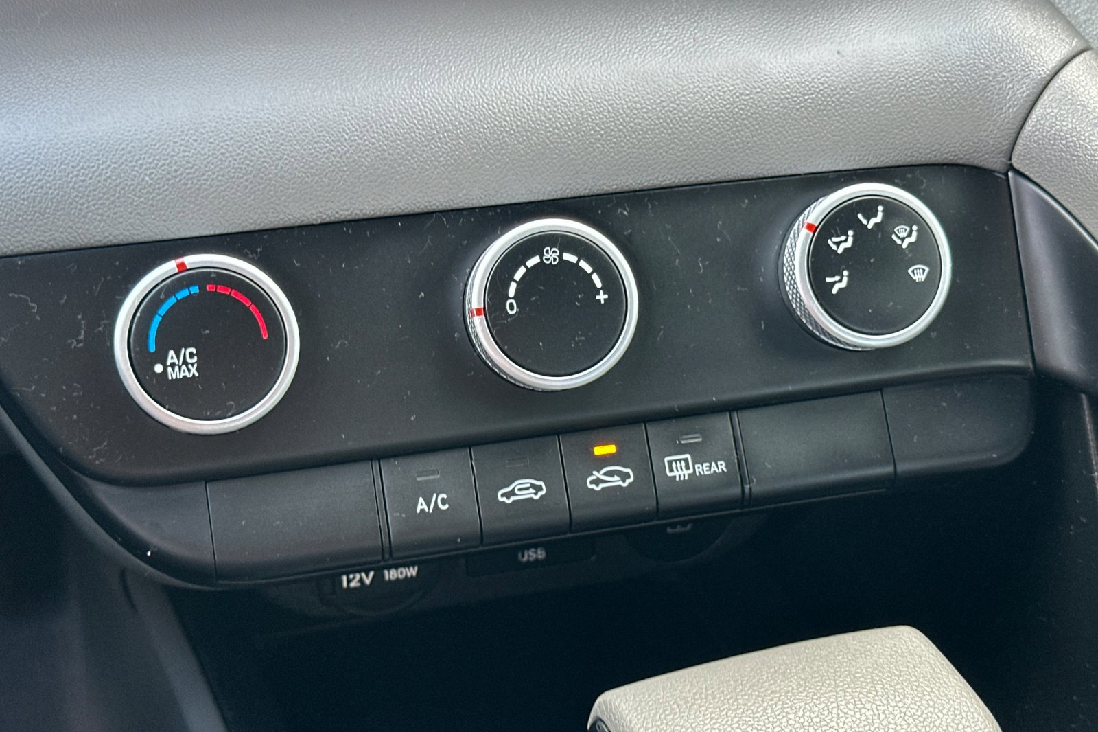 Certified 2024 Hyundai Elantra SE FWD image 19