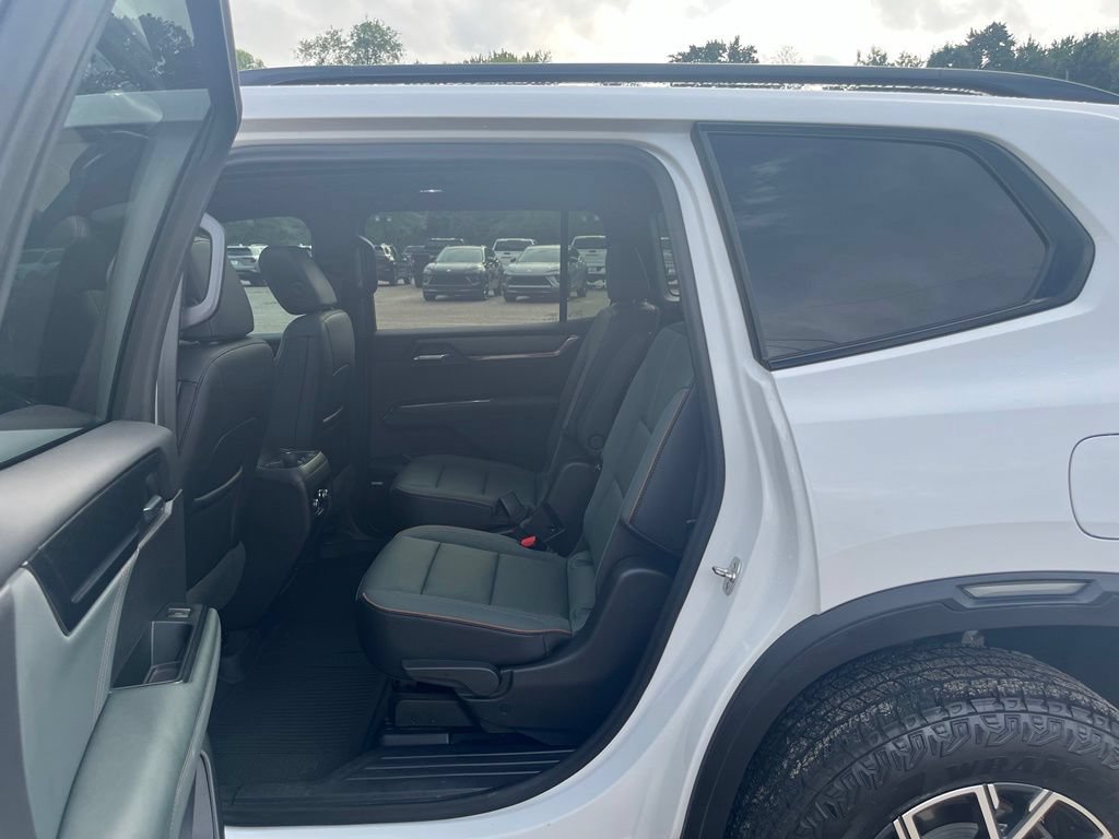 Used 2024 GMC Acadia AT4 w/ Luxury Package AWD/4WD image 30