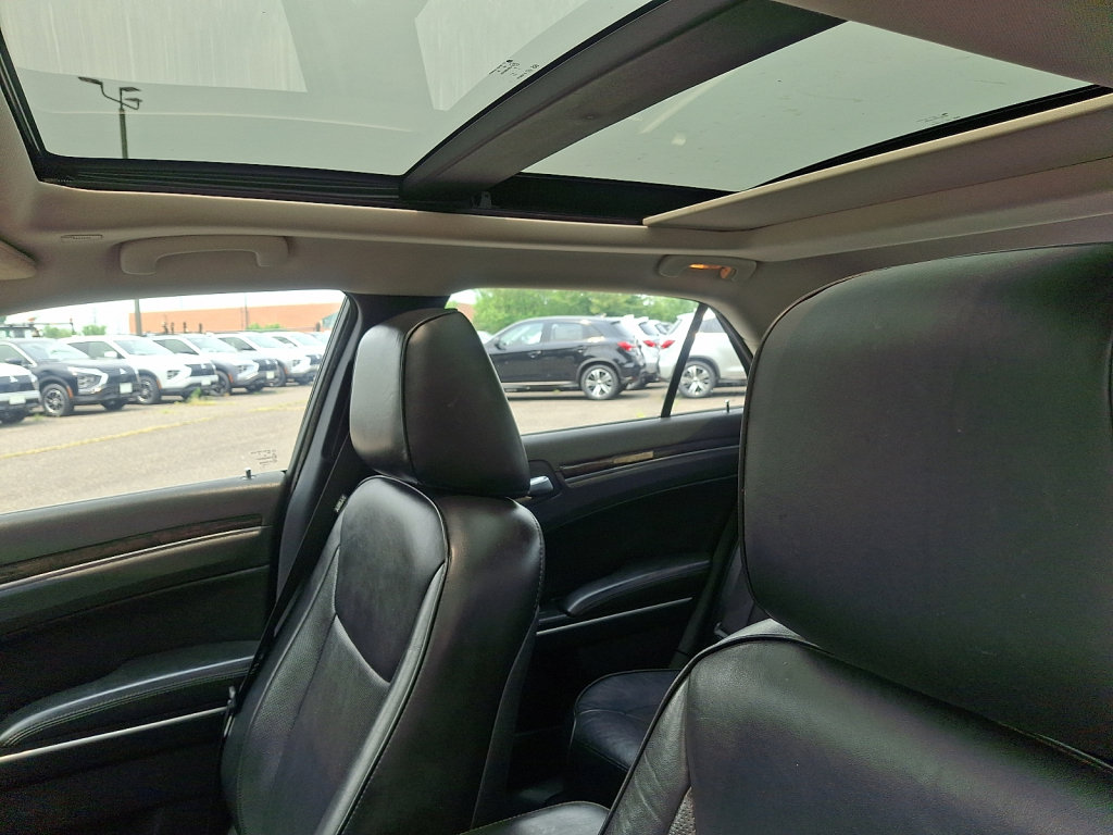 Used 2020 Chrysler 300 Limited AWD/4WD image 23