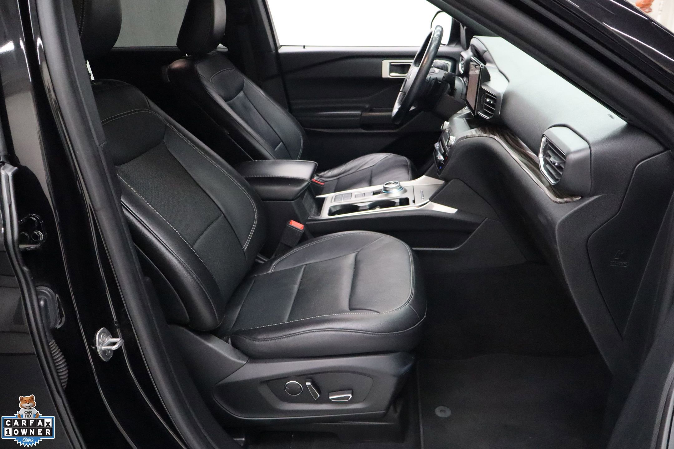 Used 2020 Ford Explorer Limited w/ Class III Trailer Tow Package image 32