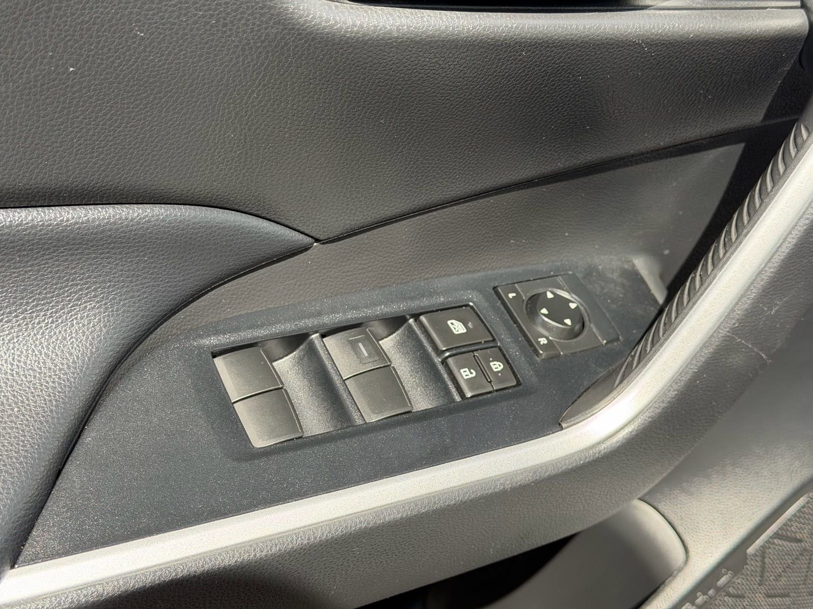 Used 2022 Toyota RAV4 LE w/ Carpet Mat Package (TMS) image 19