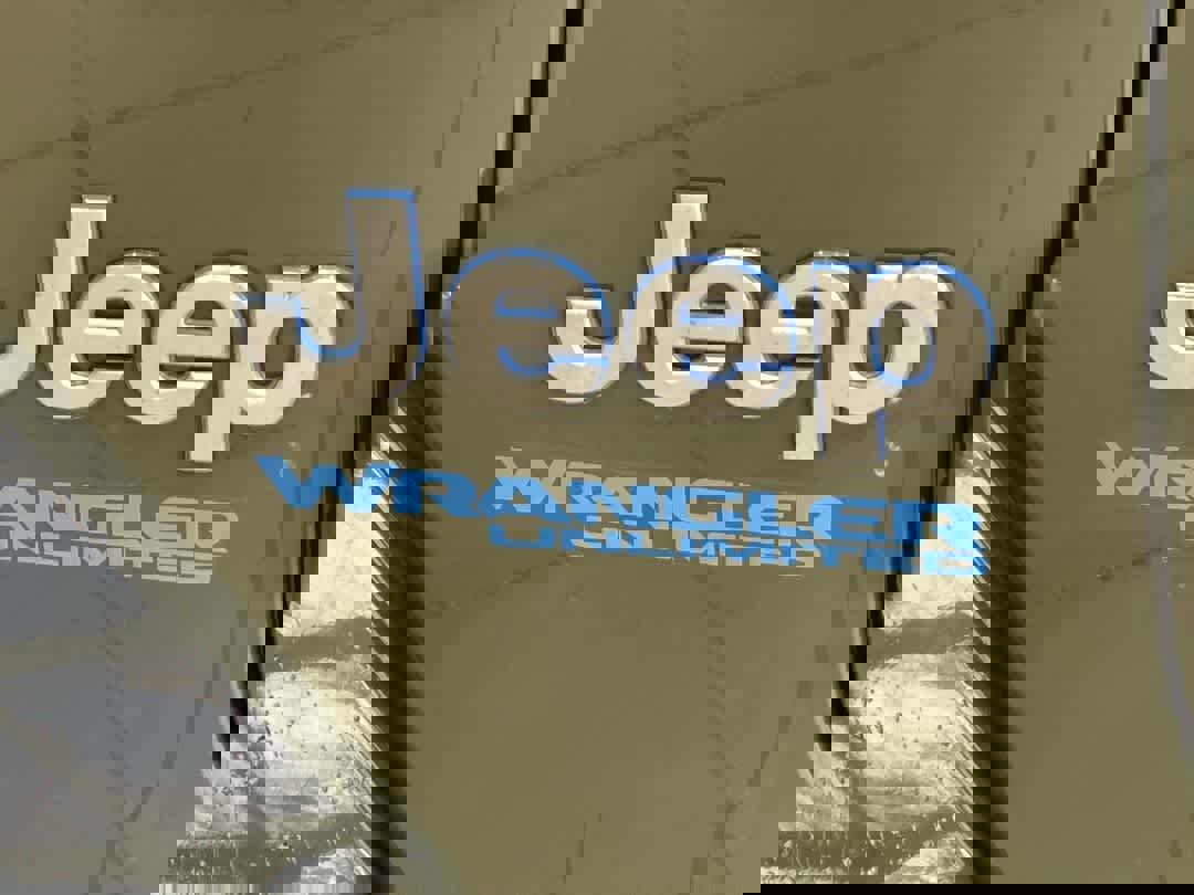 Used 2021 Jeep Wrangler Sahara w/ Cold Weather Group image 10